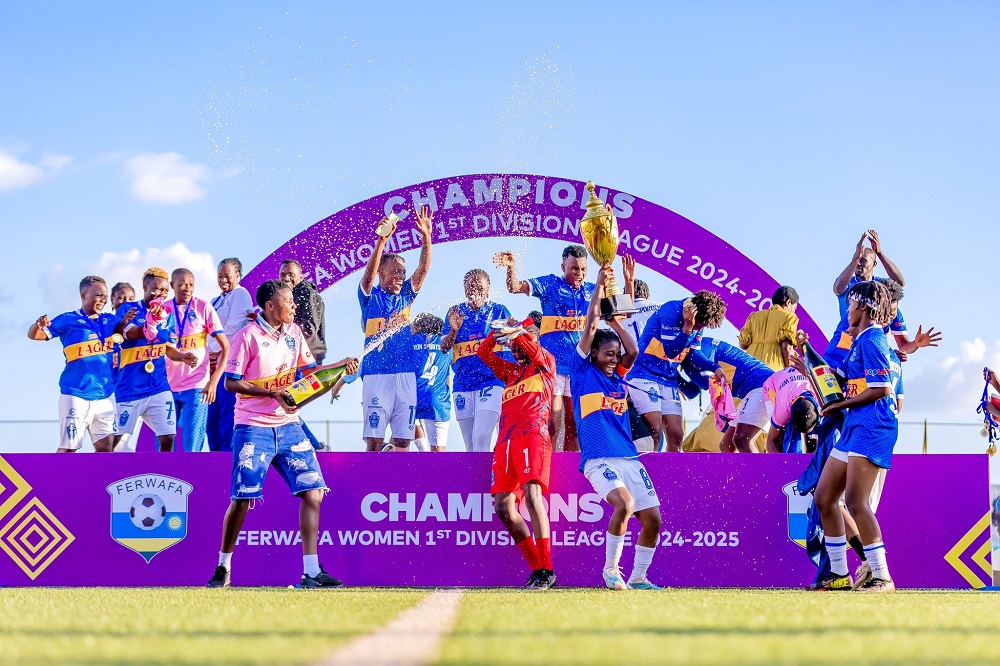 Rayon Sports y’Abagore yashyikirijwe igikombe cya shampiyona